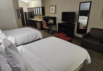 Five minutes walk unit Disneyland Anaheim Staybridge Suites allows 18 year olds to book a room