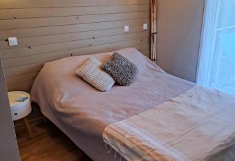 maison de vacances SOREDE 5 KMS ARGELES SUR MER allows 18 year olds to book a room