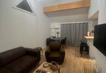 L   escale proche paris has Balcony rooms