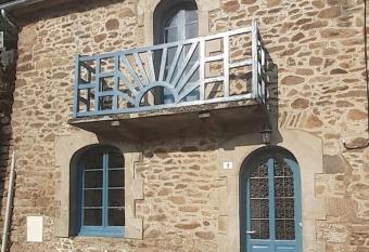 Maison de charme : Ti Pauline. allows 18 year olds to book a room