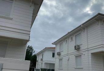 Deluxe Villa in Forest allows 18 year olds to book a room