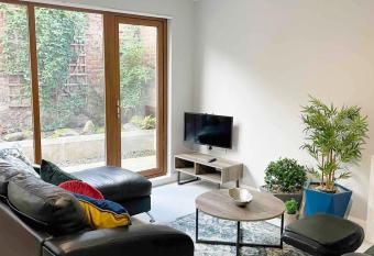 Close to Belfast City Centre.Modern Opened Planned has Balcony rooms