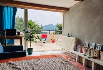 Island House has Balcony rooms