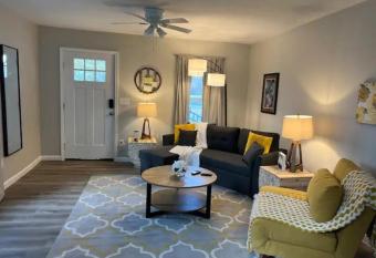 Charming 1 bed 1 bath house. Short Walk To The Square. Mystic Falls Vacation Homes has Balcony rooms