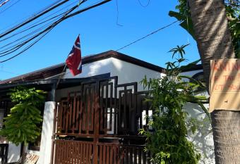 Loidas place has Balcony rooms