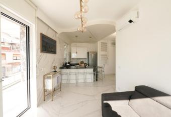 Mazzar   Luxury Apartment Taormina has rooms with a private hot tub