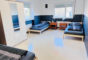 Monteurzimmer Leo 2 allows 18 year olds to book a room