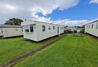 3 Bedroom Deluxe Caravan at Haven Devon Cliffs allows 18 year olds to book a room