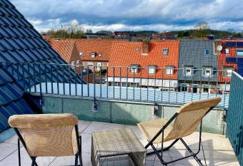 Ahaus: Stadtoase mit Terrasse & privater Garage allows 18 year olds to book a room