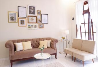 Singgah Tentrem Homestay - Yogyakarta has Balcony rooms