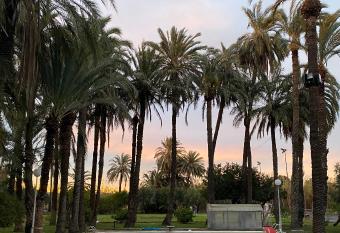 PINK LEMON SUITs allows 18 year olds to book a room