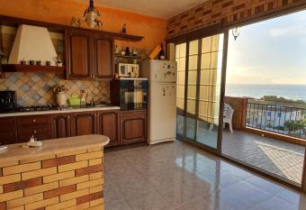 Casa vacanza Alcamo Marina has Balcony rooms