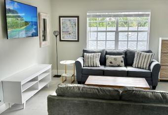 Perfect remote work spot! Close to everything! has Balcony rooms