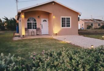 Gated Cozy Urban Luxe Retreat has Balcony rooms