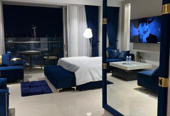 Luxury Studios Key 9 has rooms with a private hot tub