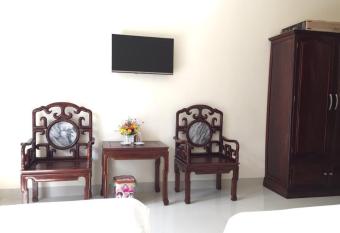 Kh  ch S   n Ho   B  nh has Smoking/Balcony rooms