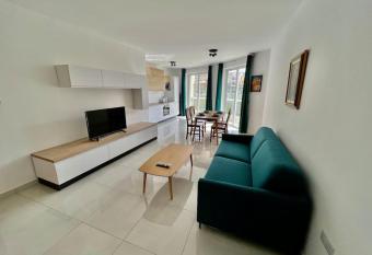 Emmnic 3 allows 18 year olds to book a room