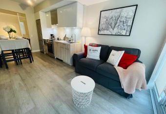 Stunning Suite in Heart of Downtown Toronto J1 has Balcony rooms