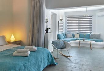 Yades House Paros has Balcony rooms