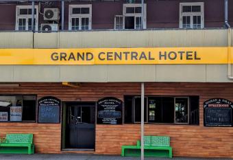 GRAND CENTRAL HOTEL PROSERPINE allows 18 year olds to book a room
