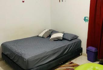 Habitaci  n amoblada con aire allows 18 year olds to book a room