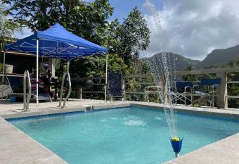 Mountain Villa Escape has Balcony rooms