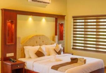 CARMEL TOURISM VILLAGE has Balcony rooms