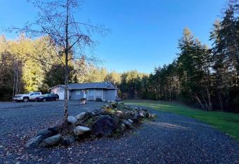 Nature Lovers    Paradise has rooms with a private hot tub