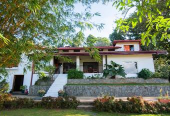 Shenandoah Kandy allows 18 year olds to book a room