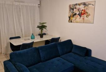 2 pi  ces + Parking    15 min de Paris has Balcony rooms