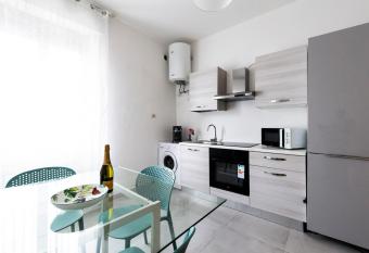 Trilocale Noverasco IEO 1 has Balcony rooms