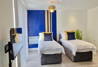 Hemel Hempstead Contractor Haven allows 18 year olds to book a room