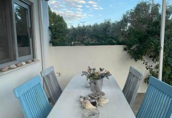 Vari little house has Balcony rooms