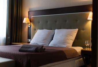 DK Dyplomat allows 18 year olds to book a room