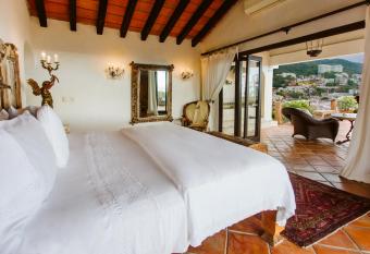 Hacienda San Angel allows 18 year olds to book a room