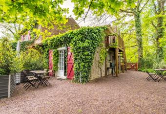 Les G  tes du Robelier - L   tang has Balcony rooms