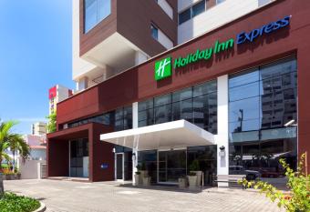 Holiday Inn Express - Cartagena Bocagrande, an IHG Hotel allows 18 year olds to book a room