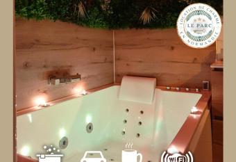 Le Parc, logement de charme avec SPA privatif - LE HAVRE has rooms with a private hot tub