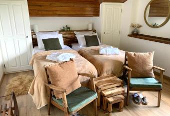 Chalet Le Tilleul allows 18 year olds to book a room