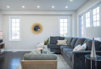 (null) has rooms with a private hot tub