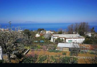 Timpone Guest house has Balcony rooms