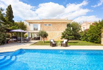 Ferienhaus Villa Ines Pool, BBQ, Homeoffice allows 18 year olds to book a room