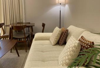 1 BR Luxury Apt by AJ Aljada has rooms with a private hot tub