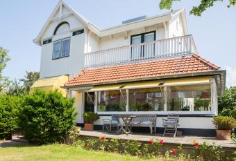 B & B Villa Suisse has Balcony rooms