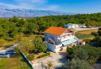 Apartments Luca has Balcony rooms