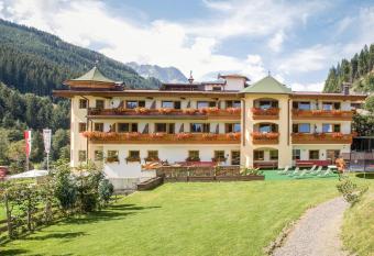 Alpenhotel Tirolerhof Gerlos has Balcony rooms