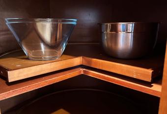 The Cozy Nook has rooms with a private hot tub