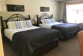 (null) has rooms with a private hot tub