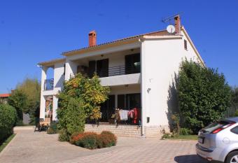 Apartments with a parking space Valbandon, Fazana - 7304 has Balcony rooms