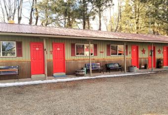 Outpost Motel on the River has Balcony rooms